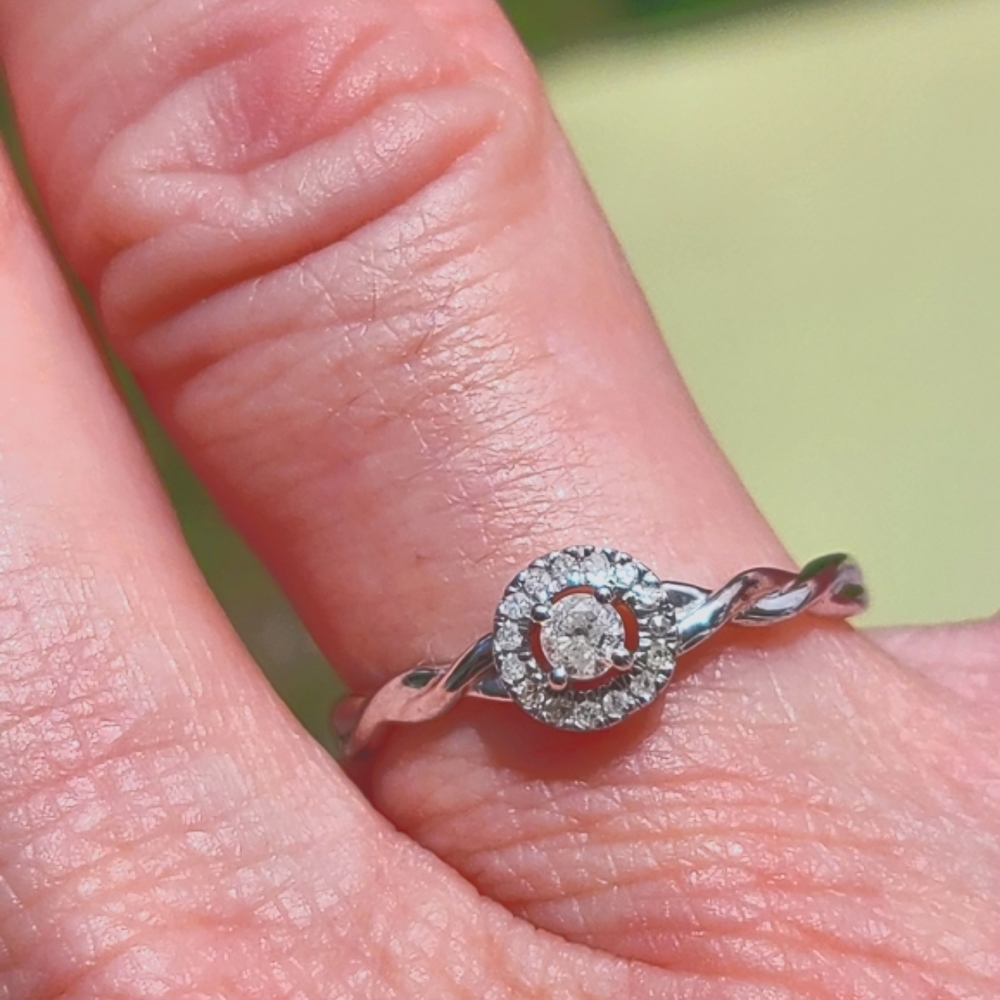 💍GENUINE 1/5CT DIAMOND HALO TWIST RING💍 - Picture 3 of 4